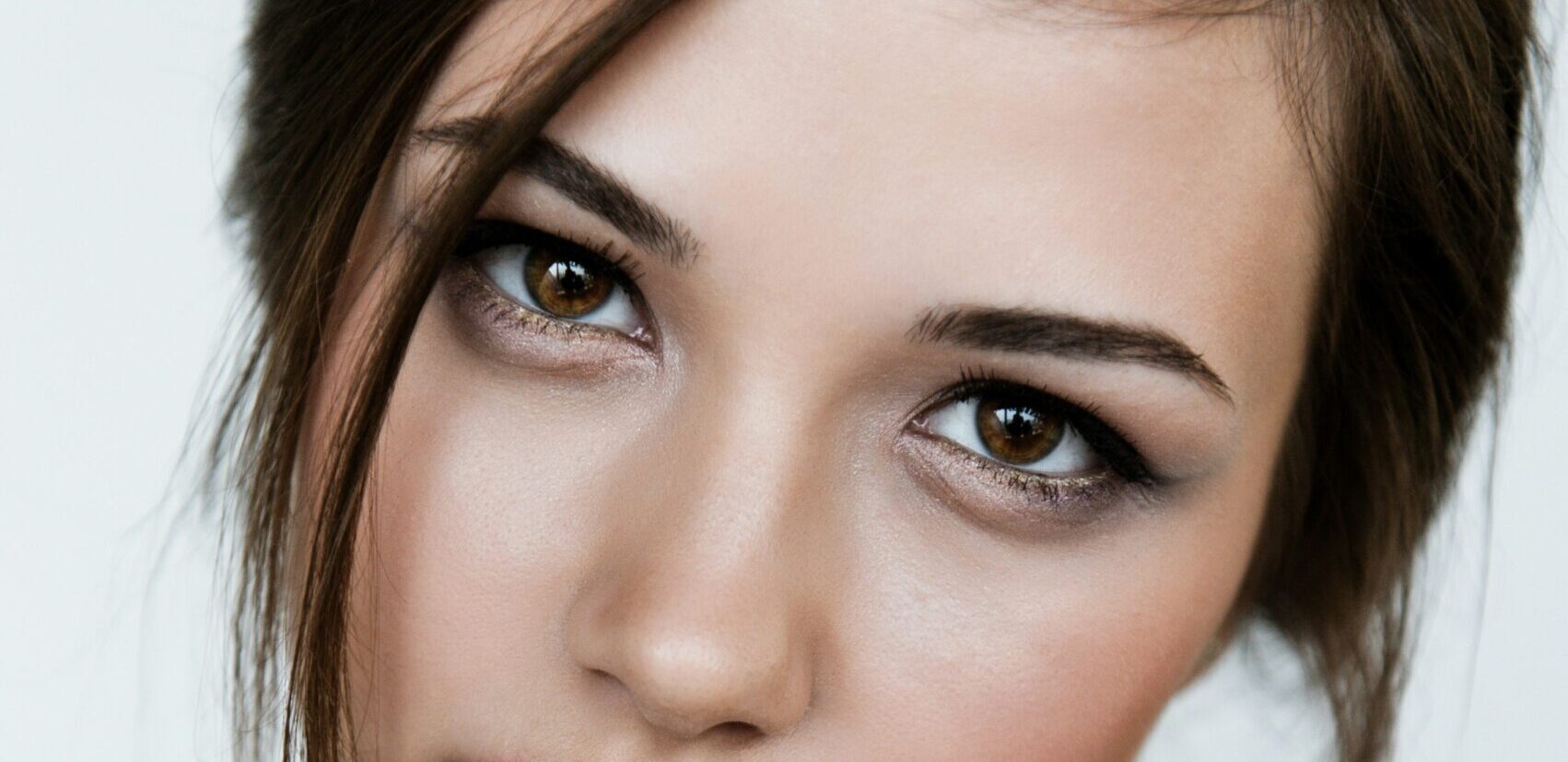 Expert Strategies for Banishing Wrinkles and Fine Lines Around the Eyes: The Most Effective Products in 2025